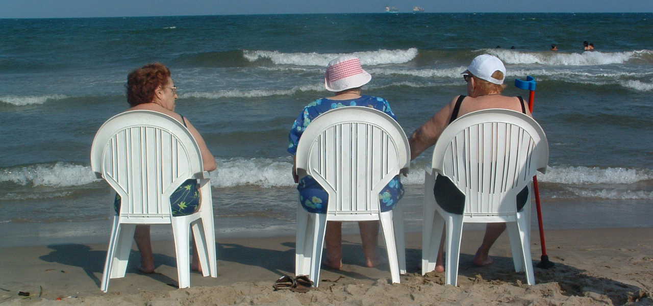 Los mayores de la Residencia van a la playa